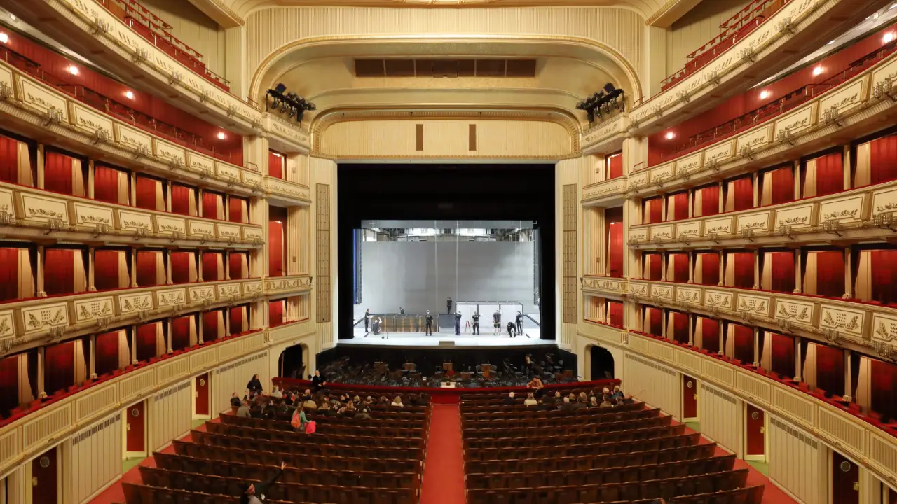 Konser Salonu Koltuğu Nasıl Olmalı? Standart Konser Koltuğu