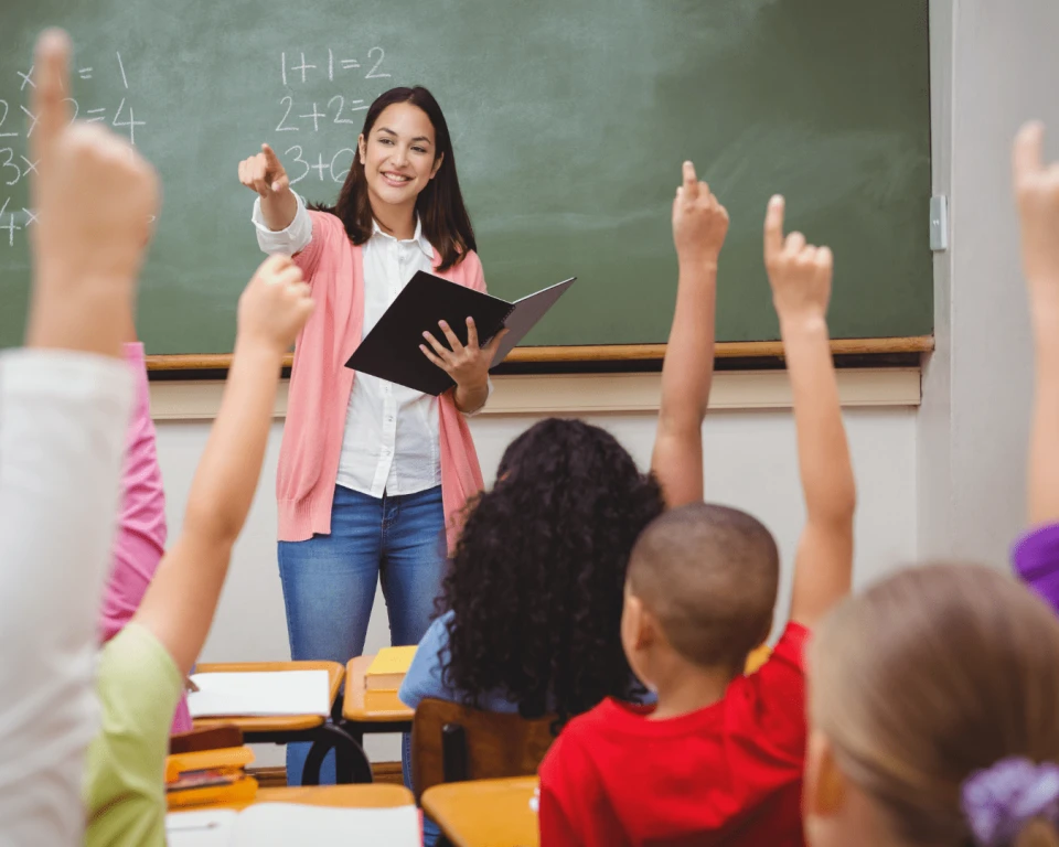 Ücretli bir sınıf öğretmeni ne kadar maaş alır?