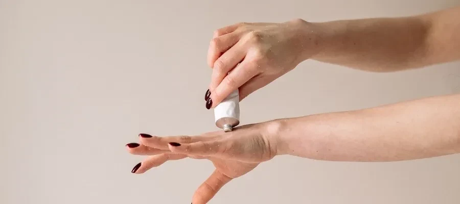 Kuru eller için maske