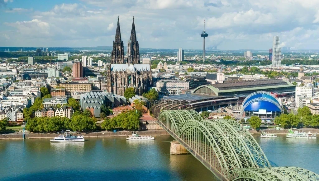 Eğlence, Mimari ve Futbol İçerir: Kuzey Ren Vestfalya