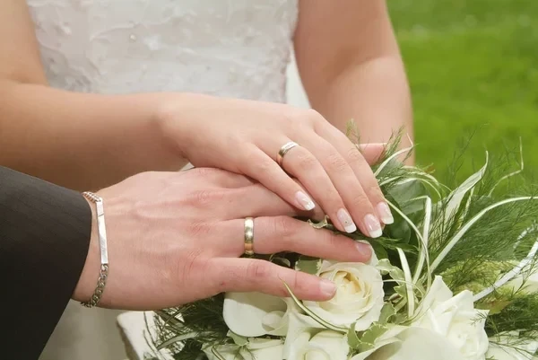 Evlenecek Çiftlere Alyans Alternatifleri