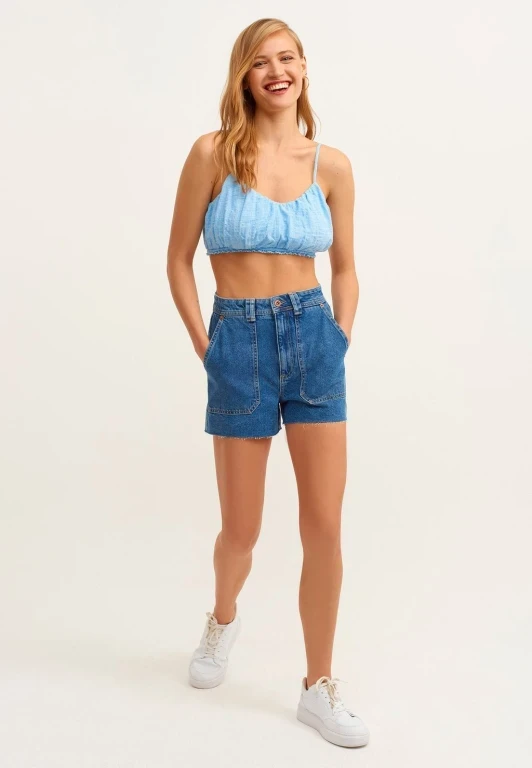 Askılı Bluz ve Şortlar ile En Tarz Yaz Kombinleri