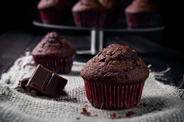 Çikolata Damlalı Muffin: İçi Akışkan Çikolatalı Muffin Tarifi