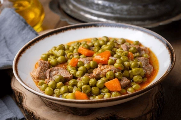 Etli Bezelyeli Patates Yemeği Tarifi