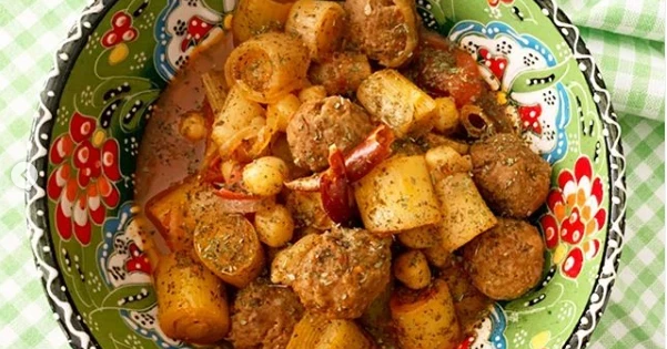 Fırında Köfteli Pırasa Yemeği Tarifi