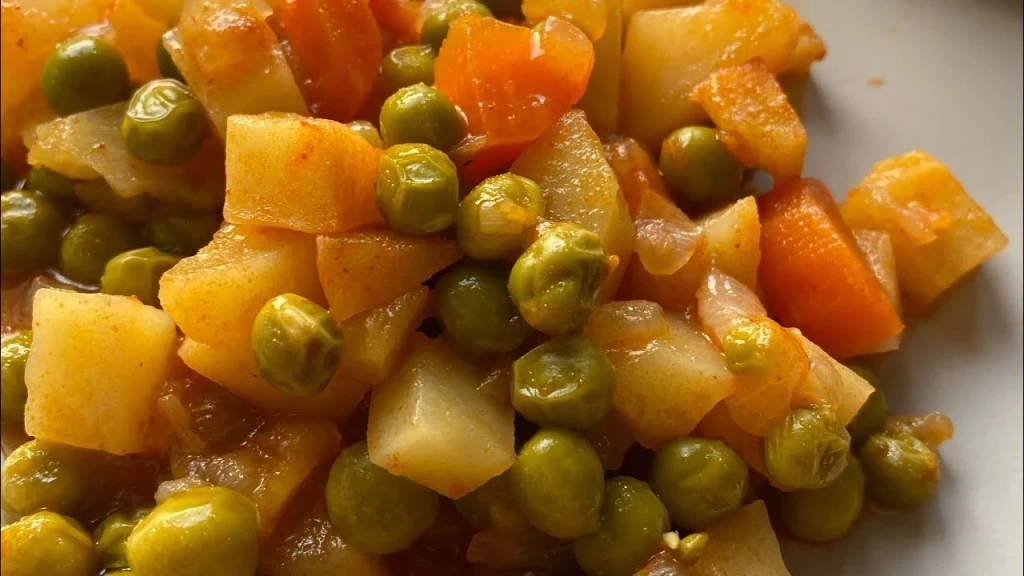 Havuçlu Bezelyeli Patates Yemeği Tarifi