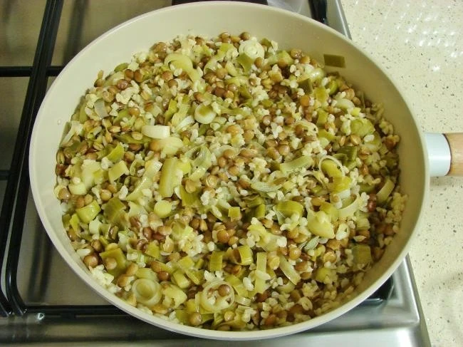 Pırasalı Yeşil Mercimek Yemeği Tarifi