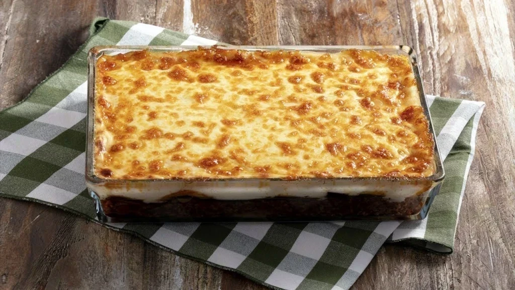 Beşamel Soslu Patlıcan Musakka Tarifi