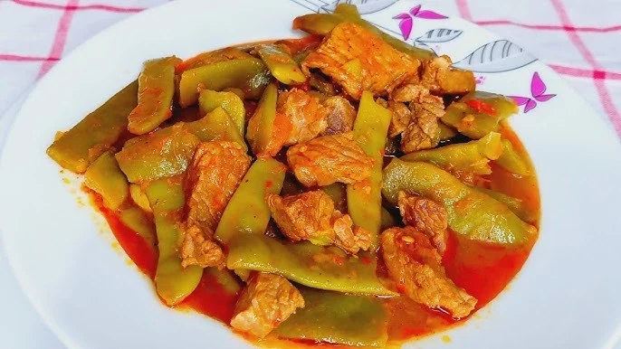 Güveçte Tavuklu Taze Fasulye Tarifi