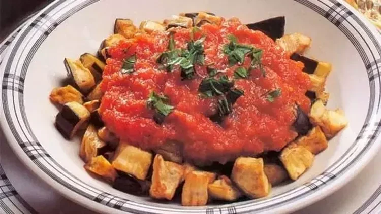 Domates Soslu Patlıcan Tarifi
