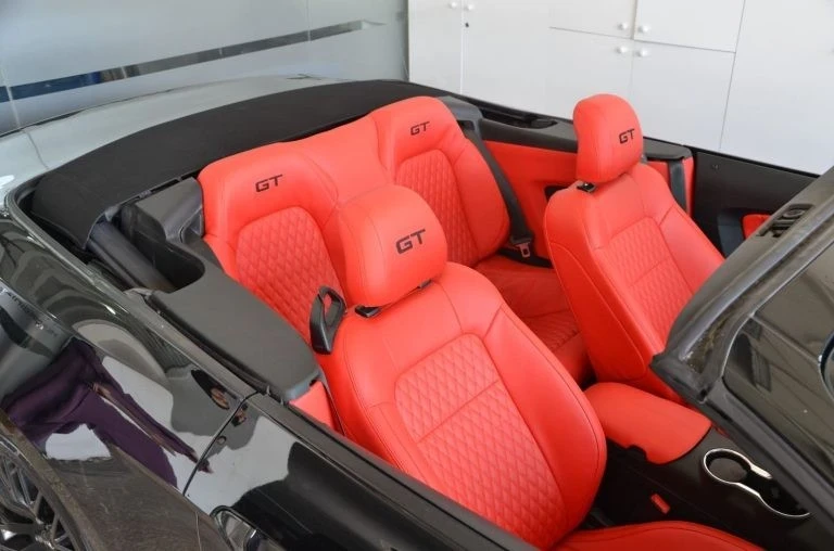 Oto Deri Döşeme Tamiri: Aracınızı Yenileyin