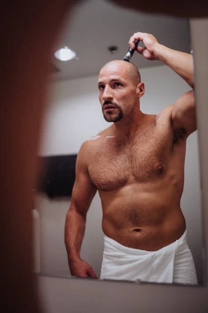 Amerikan Tarzı Saç Kesimi ile Modern Erkek Stili