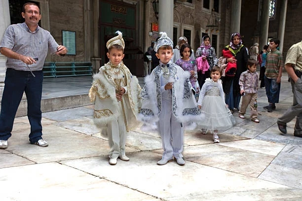 Sünnete Uygun Yenidoğan ve Bebek Saç Kesimi Rehberi