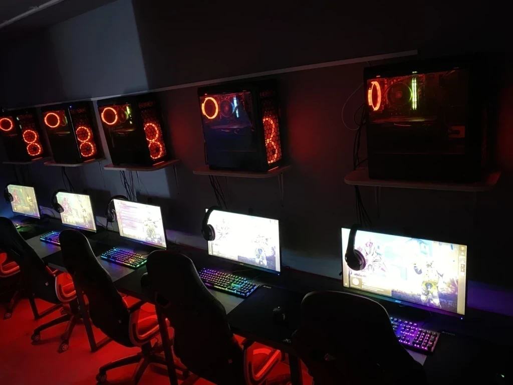 İnternet Kafelerde Yaş Sınırı ve Giriş Kuralları Nelerdir?