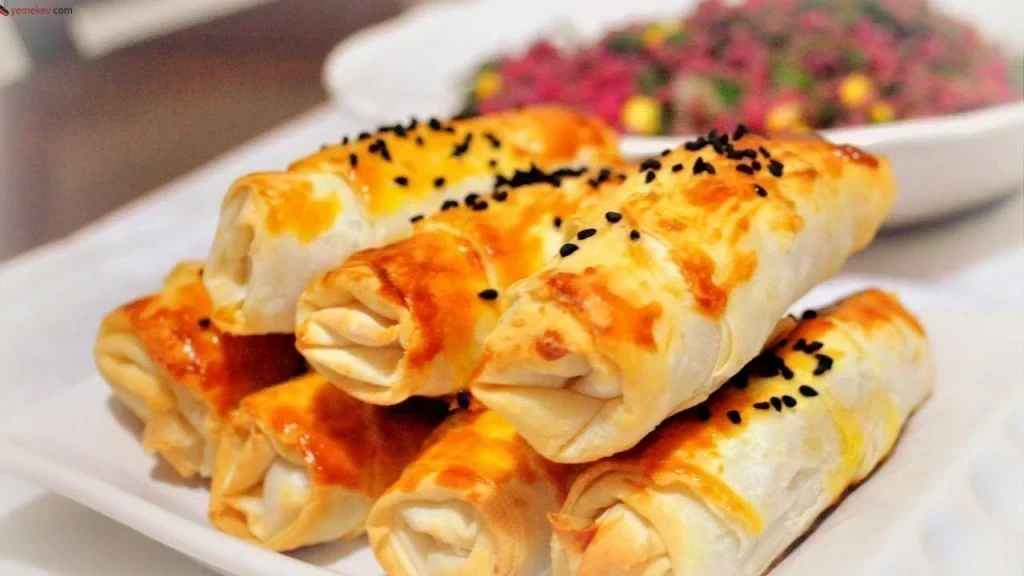 Evde Kolay ve Lezzetli Patatesli Börek Nasıl Yapılır?