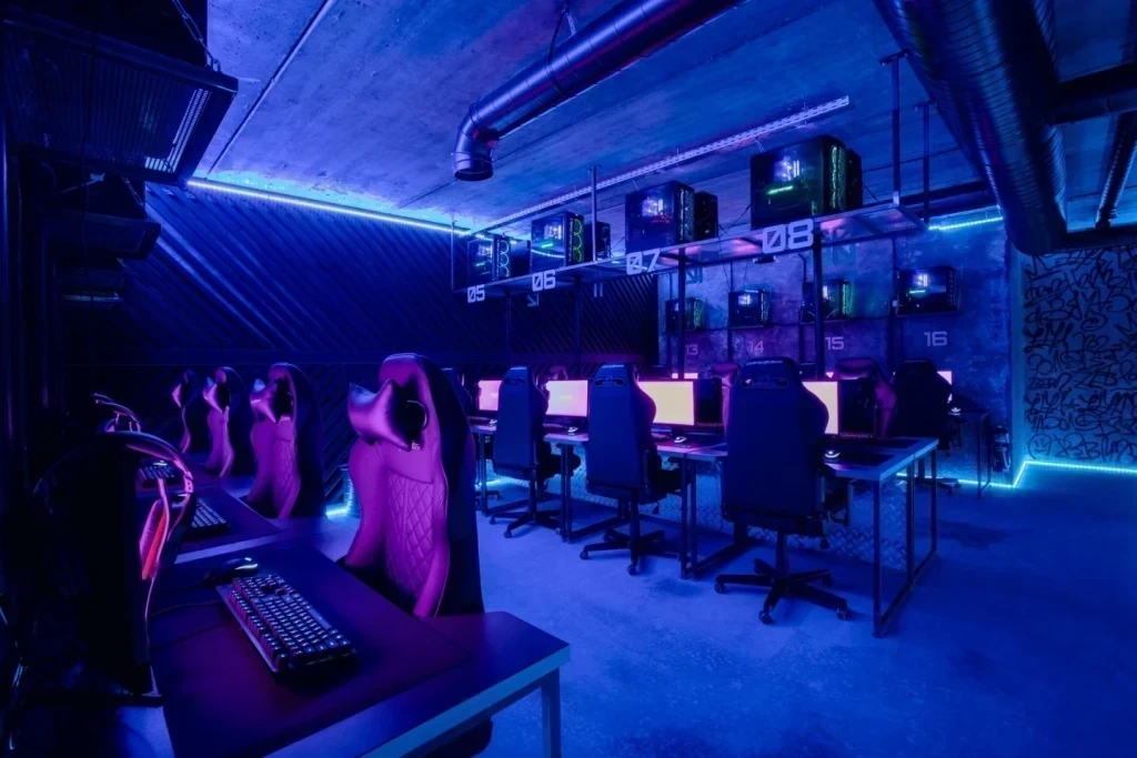 İnternet Kafelerde Saat Ücreti: Fiyatlar ve Hizmetler