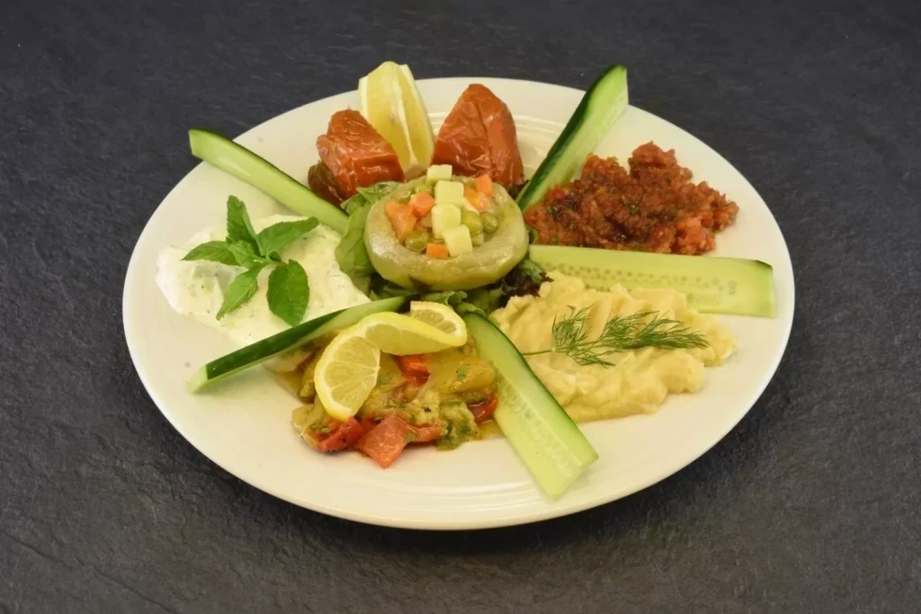 Meze Tabakları Süsleme ve Düzenleme İpuçları | Estetik Sunum Teknikleri