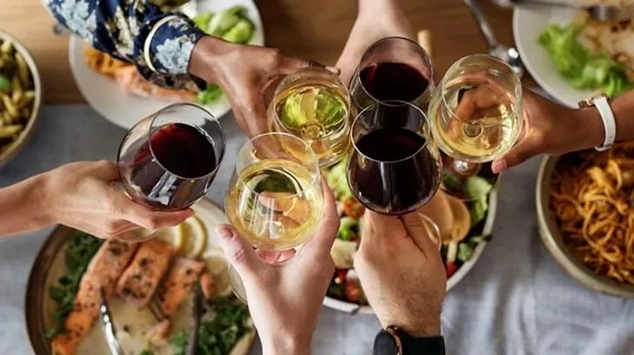 Rüyada Eşinin İçki İçtiğini Görmek Ne Anlama Gelir?