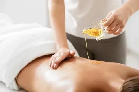 Kokusuz Masaj Yağı Nedir? Faydaları, Kullanımı ve En İyi Seçenekler