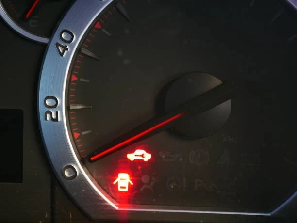 Hava Yastığı Uyarı Lambası Neden Yanar? Güvenlik ve Gaz Kullanımı