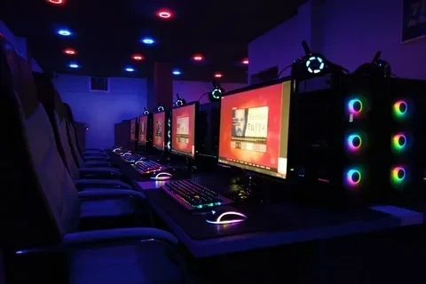 İnternet Kafeden Bilgisayar Almanın Avantajları