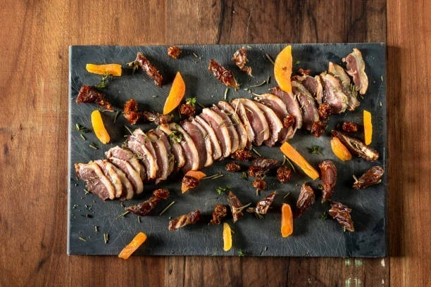 Siyah Meze Tabağı ile Sofralarınıza Zarif Dokunuş