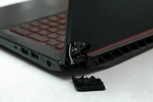 Laptop Menteşe Tamiri Nasıl Yapılır? Detaylı Rehber