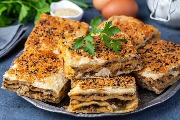 Kıymalı Patatesli Börek Tarifleri ve Sunum Önerileri
