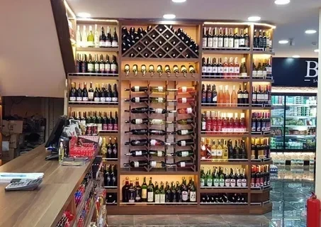 Şık ve Fonksiyonel Camlı İçki Dolabı Seçimi Rehberi