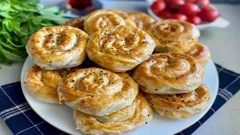 Patatesli Gül Böreği: Börekçilerin En Sevilen Lezzeti