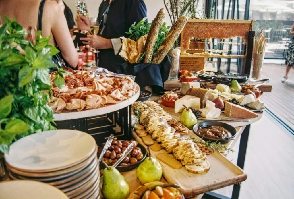 Catering Ne Demek? Türkçeye Karşılığı ve Kullanım Alanları