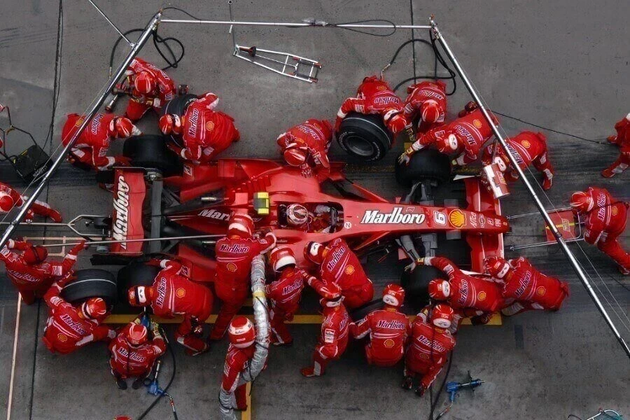 Formula 1’in En Hızlı 4 Lastik Değiştirme Rekoru Şaşırtıyor!