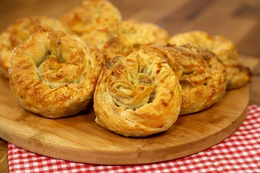 Ispanaklı Gül Börek Tarifi ve Sunum Önerileri