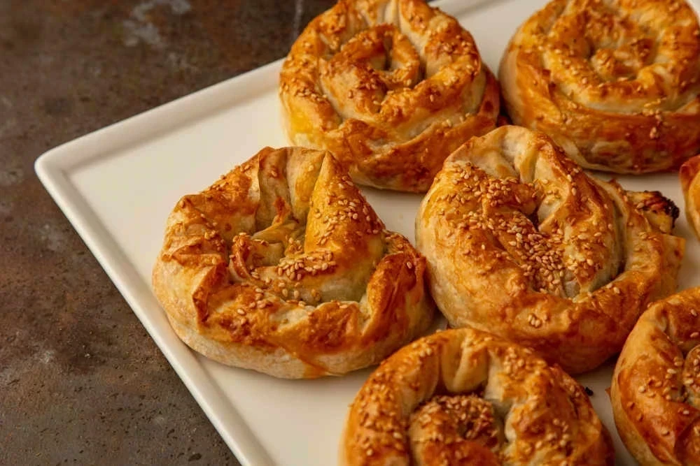 Hazır Yufkadan Gül Böreği Tarifleri: Kolay ve Lezzetli