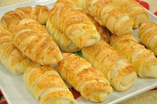 Peynirli Rulo Börek: Hazır Yufkayla Pratik Tarifler