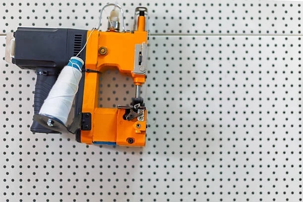 Üretimde Devrim Yaratan Çuval Ağzı Dikiş Makineleri: El Tipi Modellerin Gücü