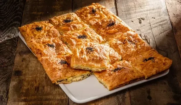Ev Yapımı Peynirli Tepsi Böreği Tarifi ve Püf Noktaları