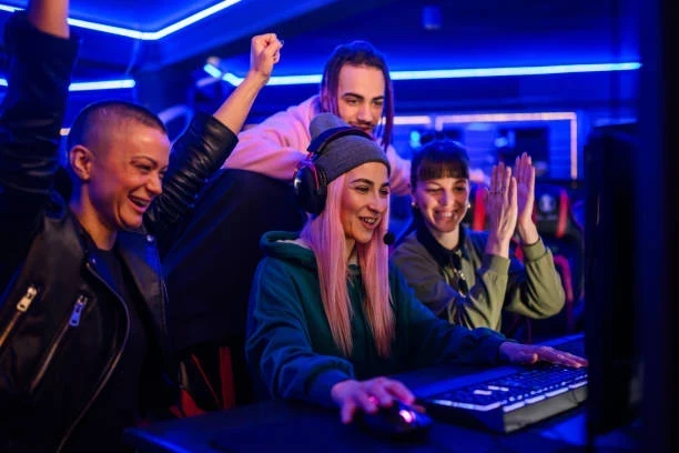 7/24 Açık ve E-Spor İnternet Cafe: VIP Odalı Seçenekler