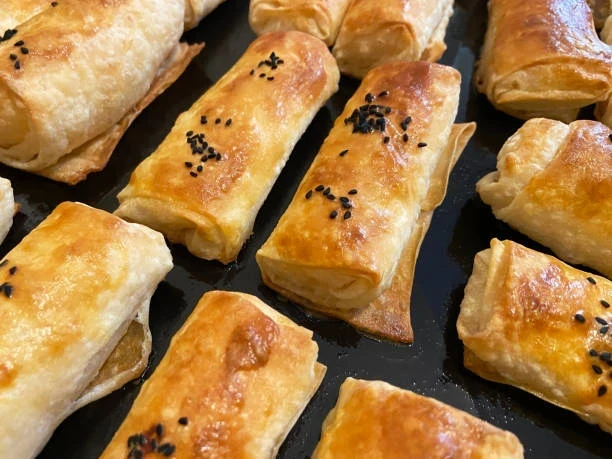Kalan Patlıcan Yemeğiyle Börek Nasıl Yapılır?