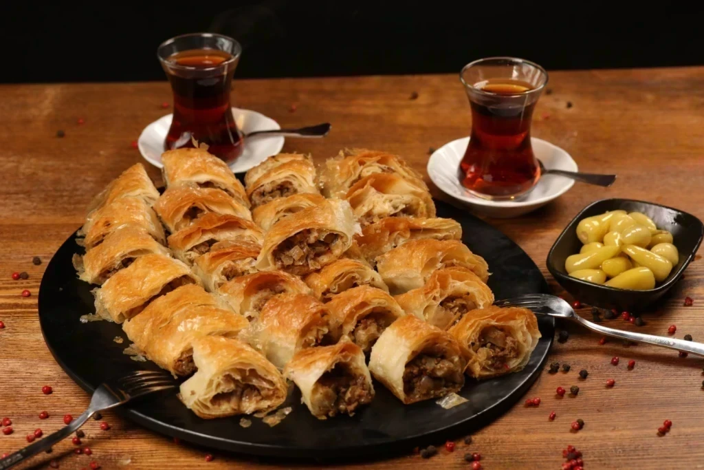 Kıymalı Kol Böreği ve Patatesli Börek Tarifleri
