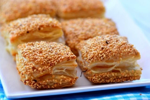 5 Dakikada Milföyden Çıtır Simit Börek Tarifi