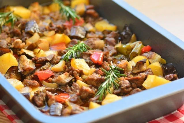 10 Dakikada Hazırlanan Sebzeli Kuzu Fırın Kebabı