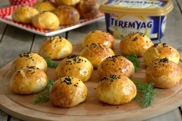 Pratik ve Lezzetli Dereotlu Peynirli Poğaça Tarifi