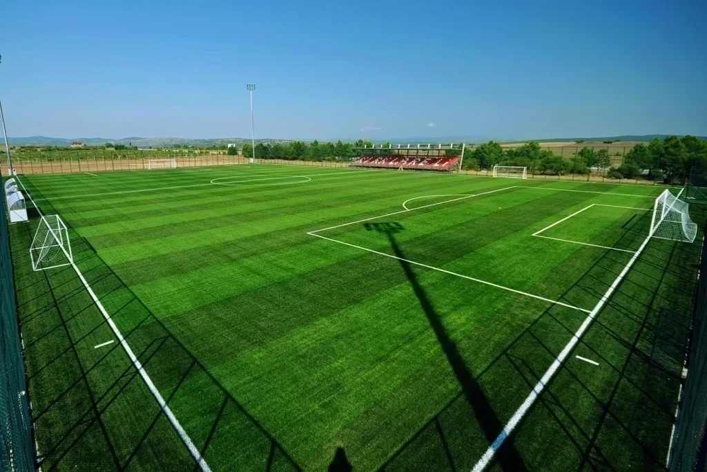 Doğal Çim Saha Yapımı ve Maliyeti: Gerçekten Değer mi?