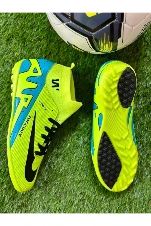 Nike Çocuk Halı Saha Ayakkabılarıyla Performansı Katla!