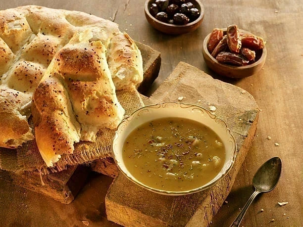 Yaz İçin Serinleten Soğuk Çorba Tarifleri ve İpuçları