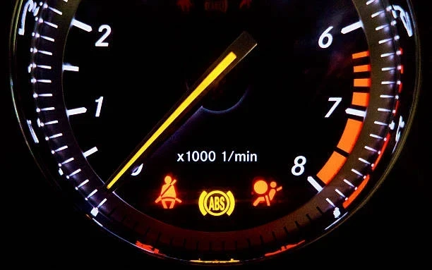 Airbag Işığı Neden Yanar? Sebepleri ve Çözümleri
