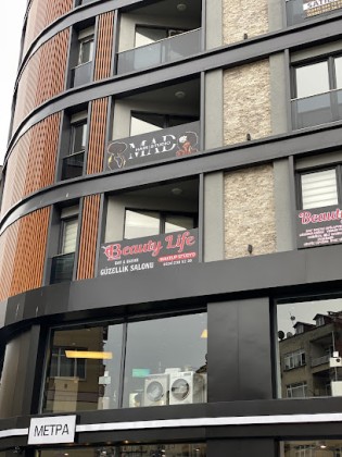 Mad Hair Studio Bayan Kuaförü