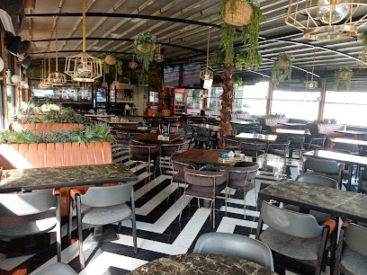 Mplus Cafe Restaurant