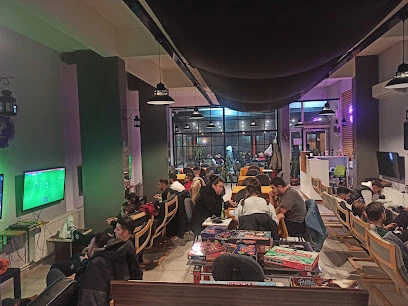 4 Players Cafe%Playstations